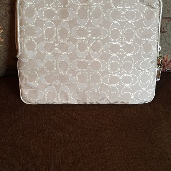 Coach Clutch - Picture 2 of 7